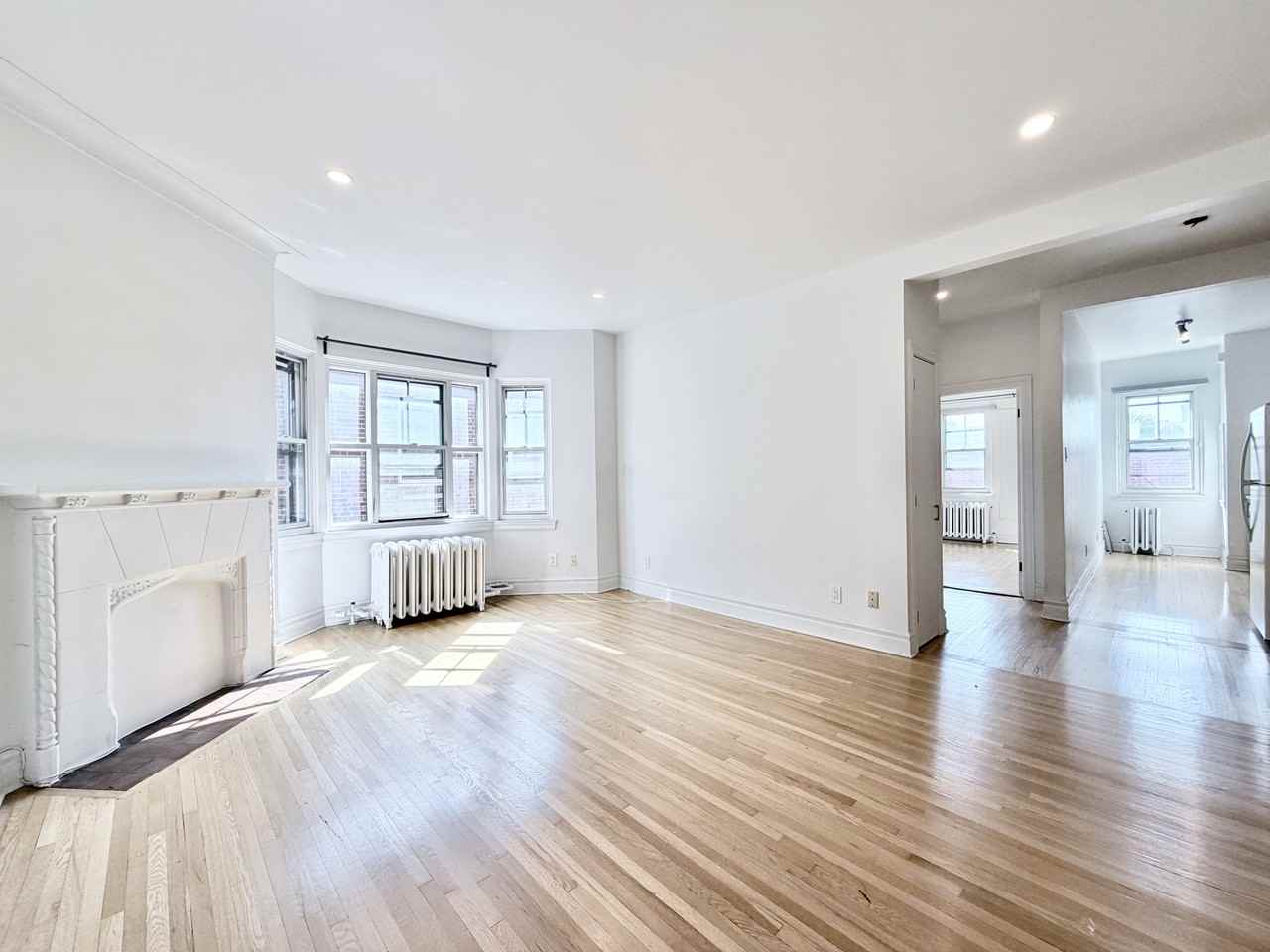 3737 Rue du Frere Andre - Photo 4 of 9