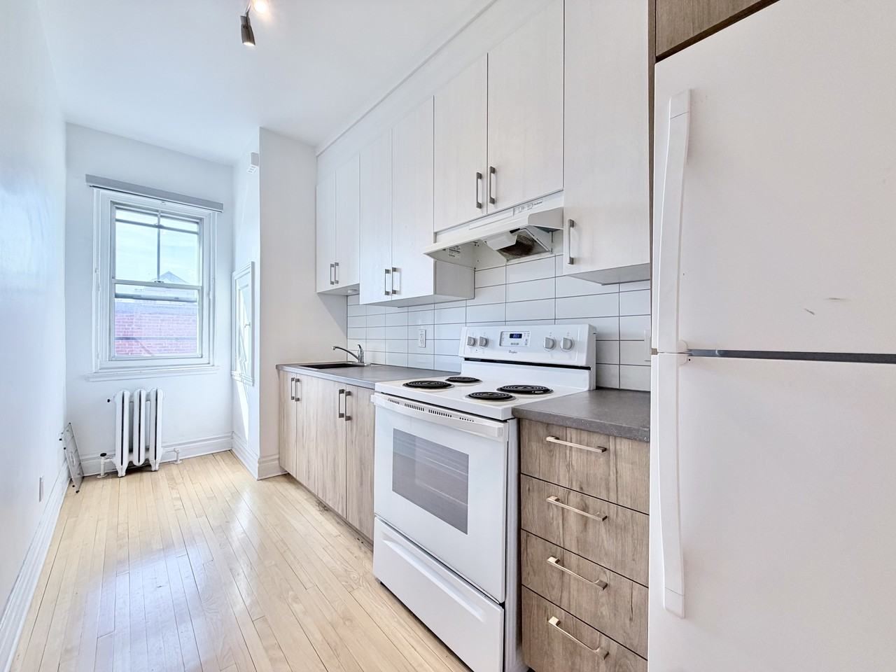 3737 Rue du Frere Andre — photo 2