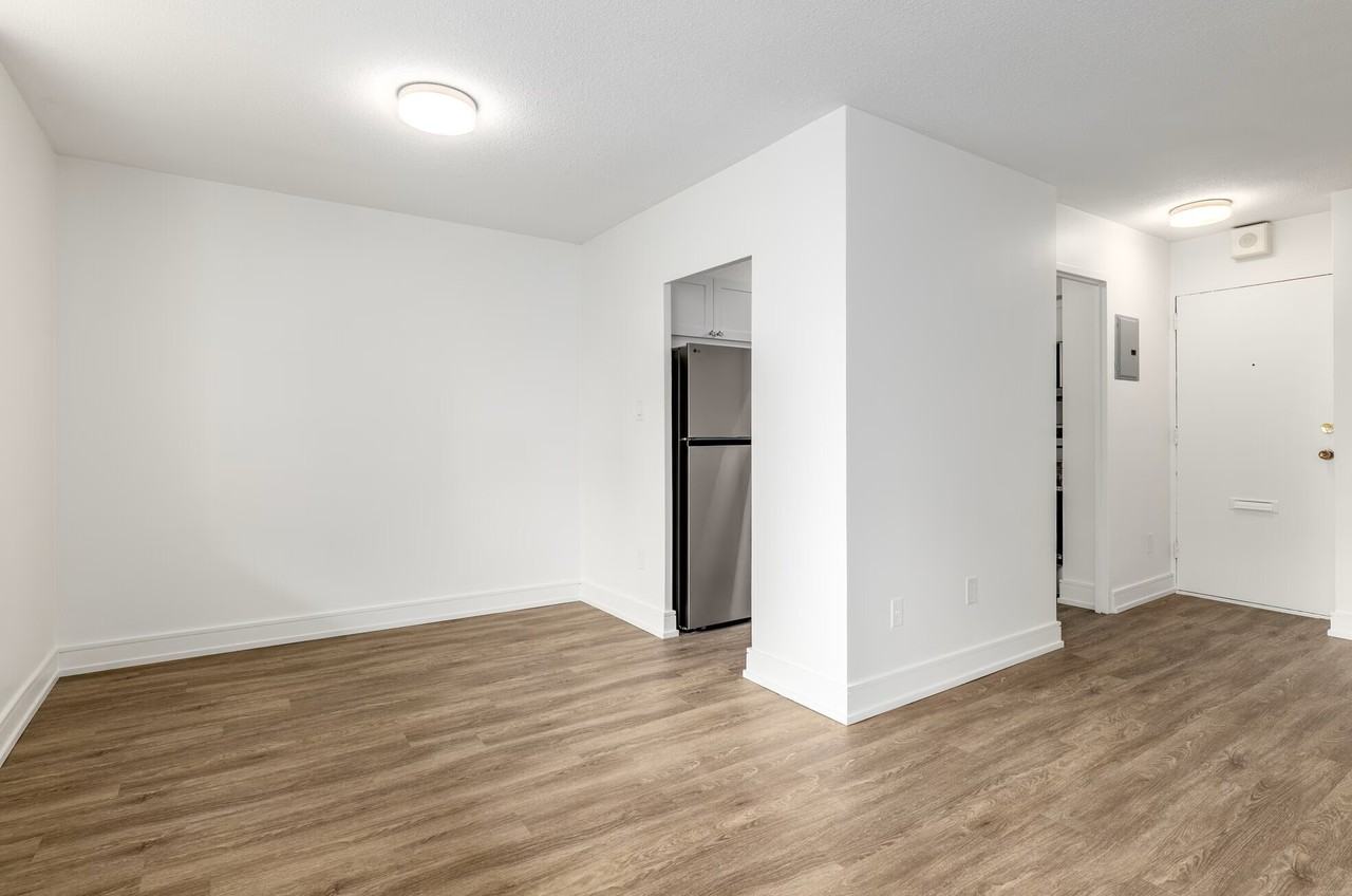 30 High Street East - Photo 2 of 16