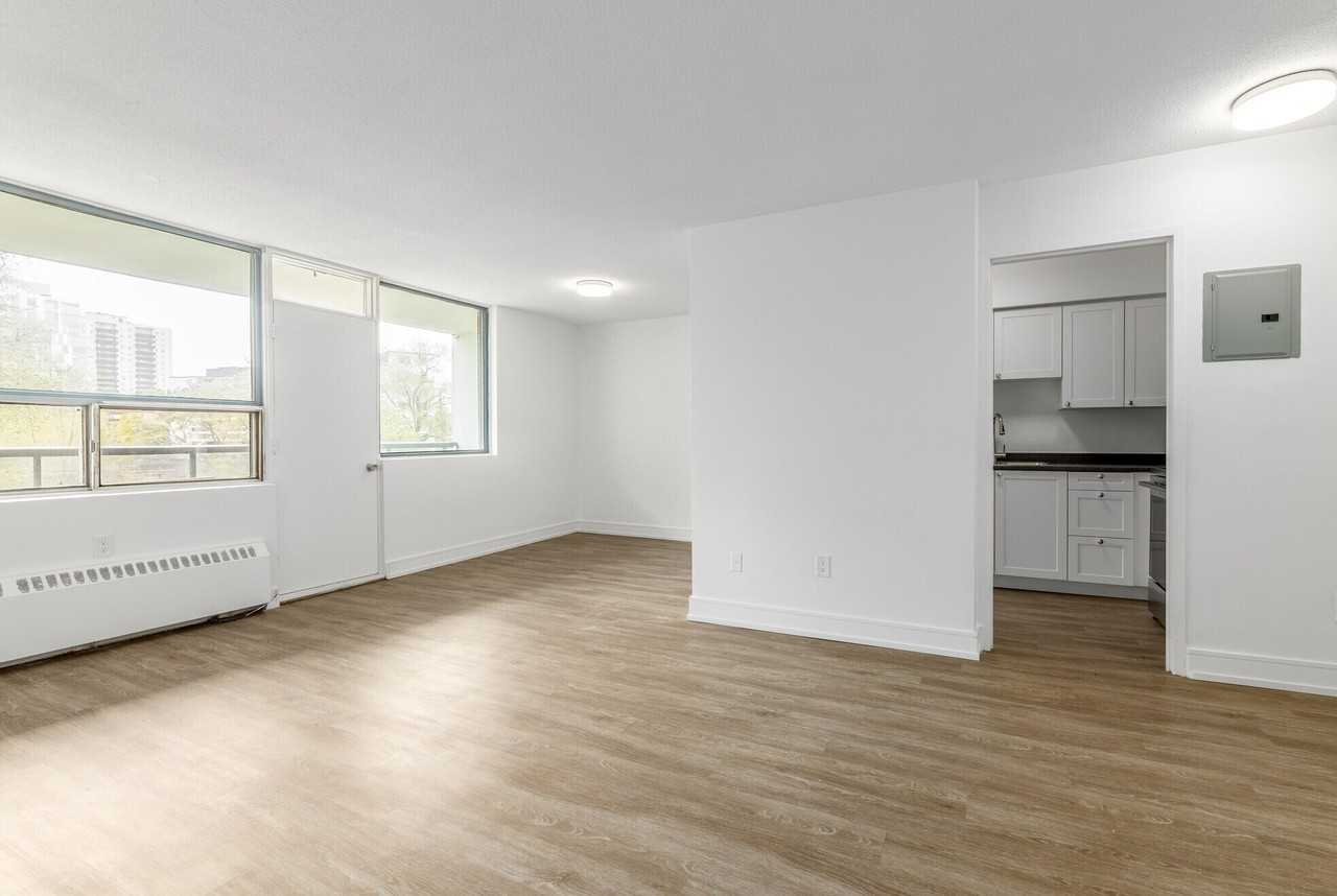 30 High Street East - Photo 4 of 16
