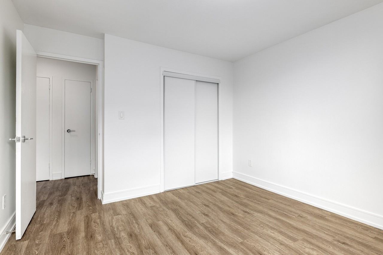 30 High Street East - Photo 5 of 16