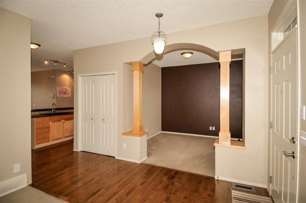 92 Coventry Hills Dr NE - Photo 3 of 29