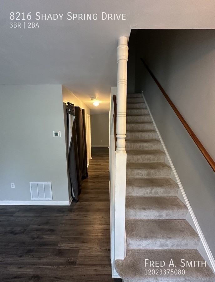 8216 Shady Spring Dr - Photo 3 of 10