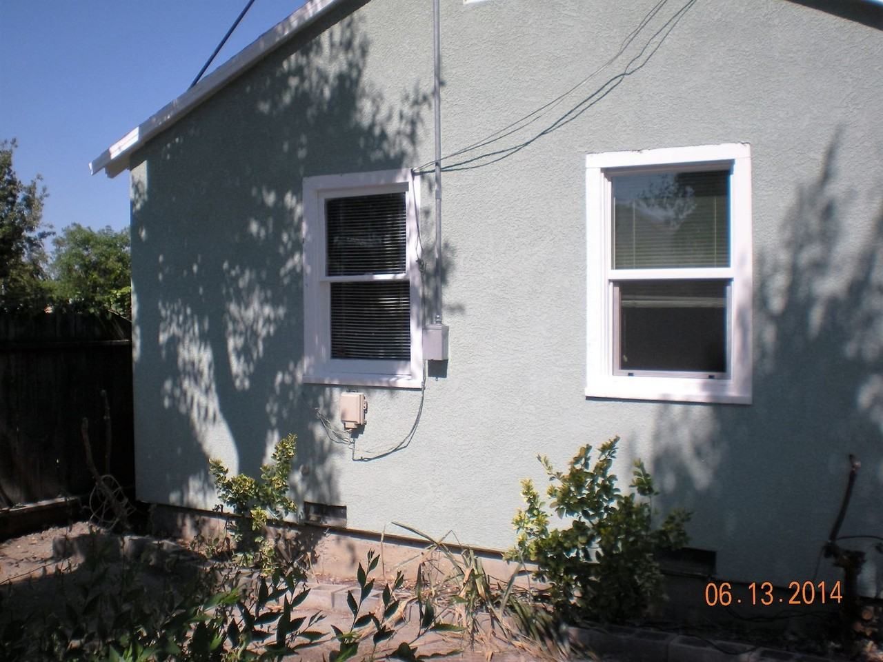 553 W Whittier Ave - Photo 3 of 12