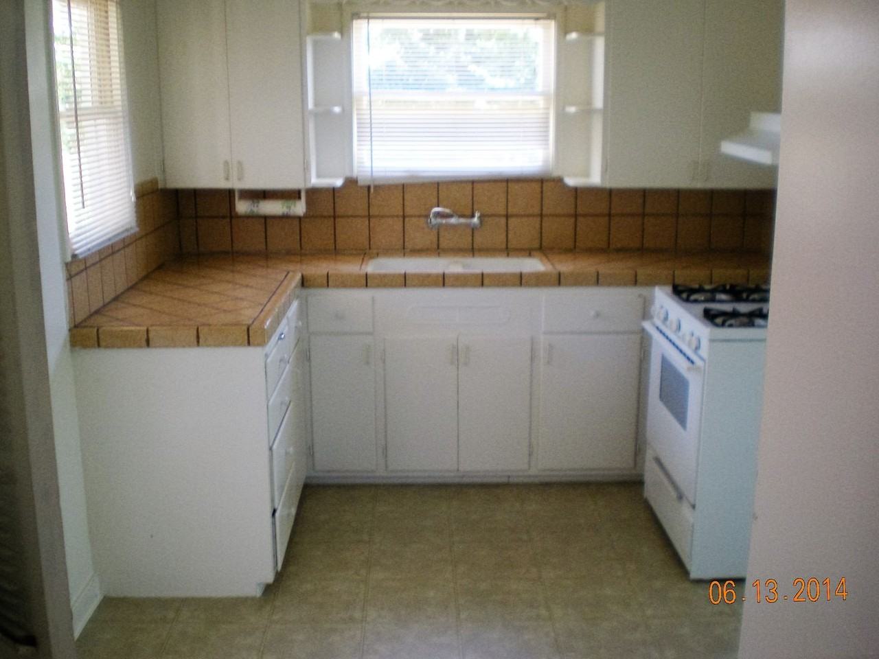 553 W Whittier Ave - Photo 5 of 12