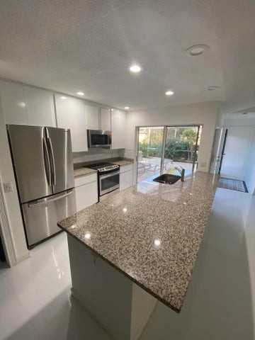 2102 Appleton Court