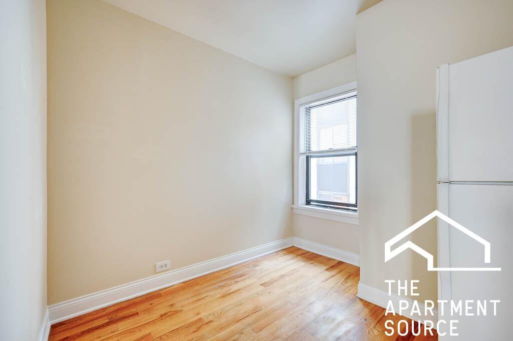 1347 N Dearborn St #605 - Photo 2 of 11