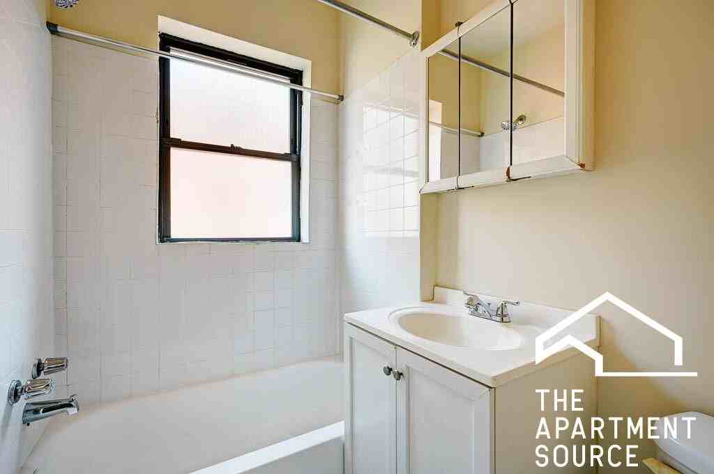 1347 N Dearborn St #605 - Photo 7 of 11