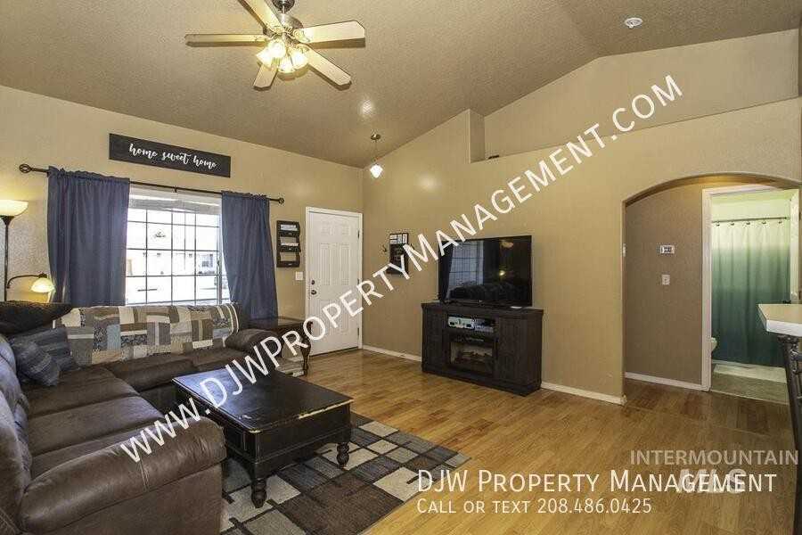3924 Lexington St - Photo 2 of 11