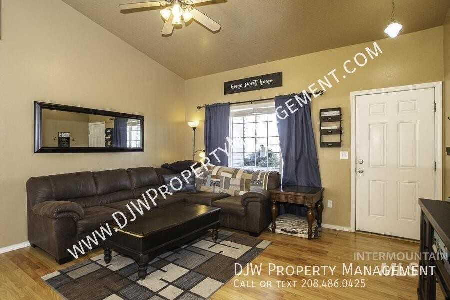 3924 Lexington St - Photo 3 of 11
