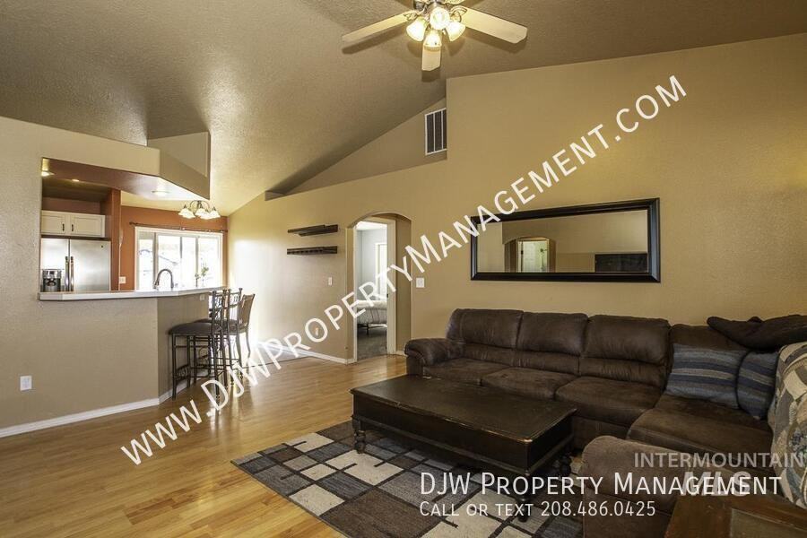3924 Lexington St - Photo 4 of 11