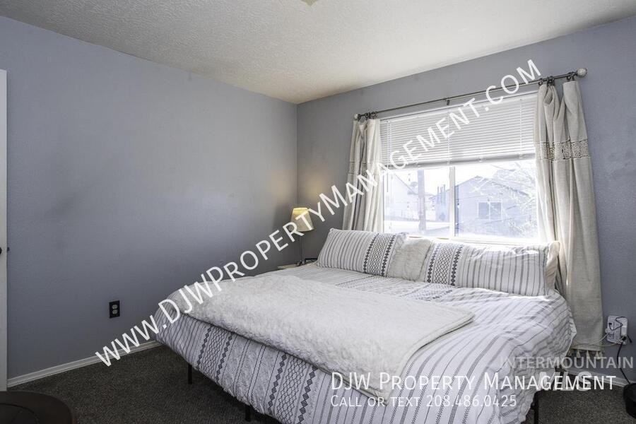 3924 Lexington St - Photo 5 of 11