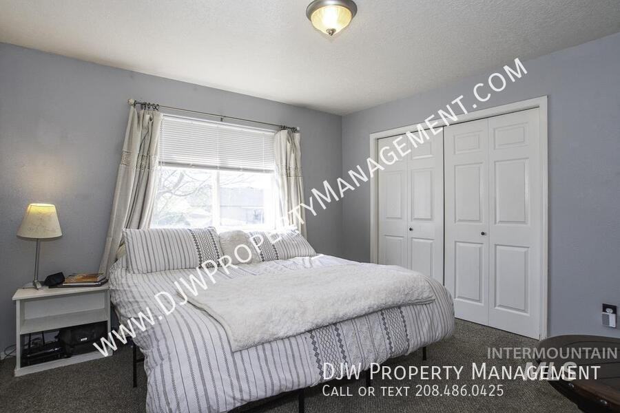 3924 Lexington St - Photo 6 of 11