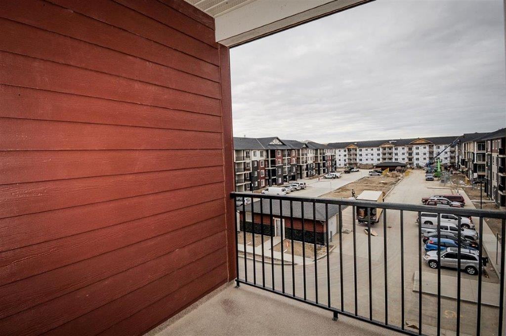 81 Walden Dr SE - Photo 3 of 25