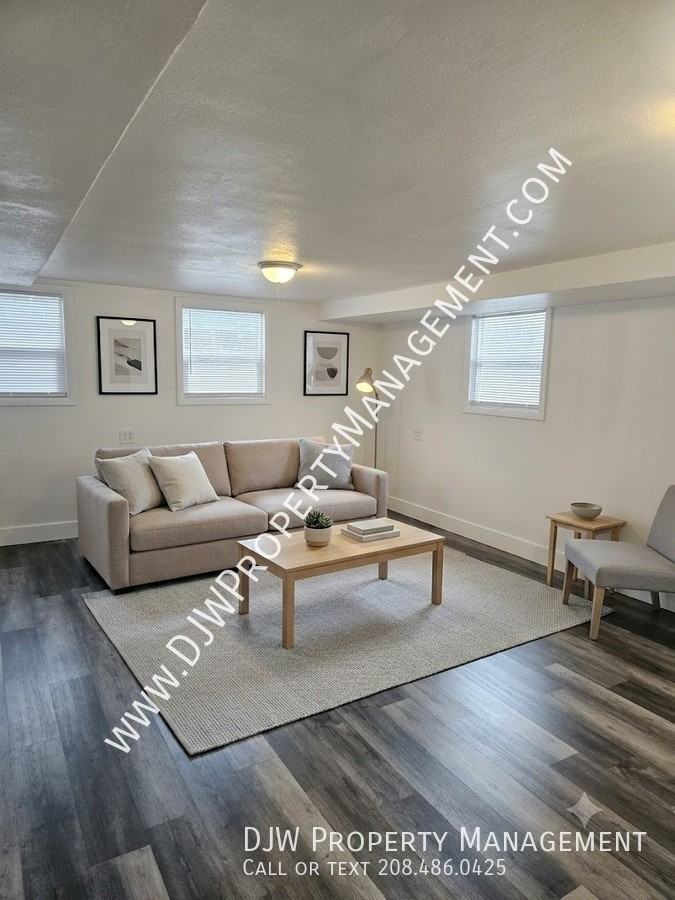116 22nd Ave S #B - Photo 2 of 6