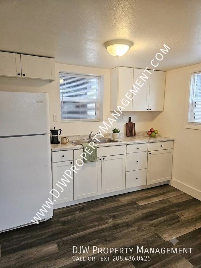 116 22nd Ave S #B - Photo 3 of 6