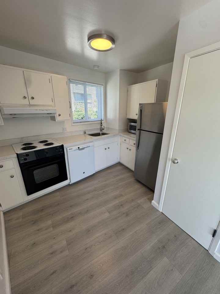 485 Warren Dr #4 - Photo 5 of 14