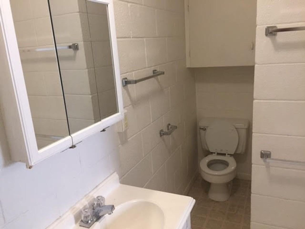 827 E Shawnee St - Photo 5 of 17