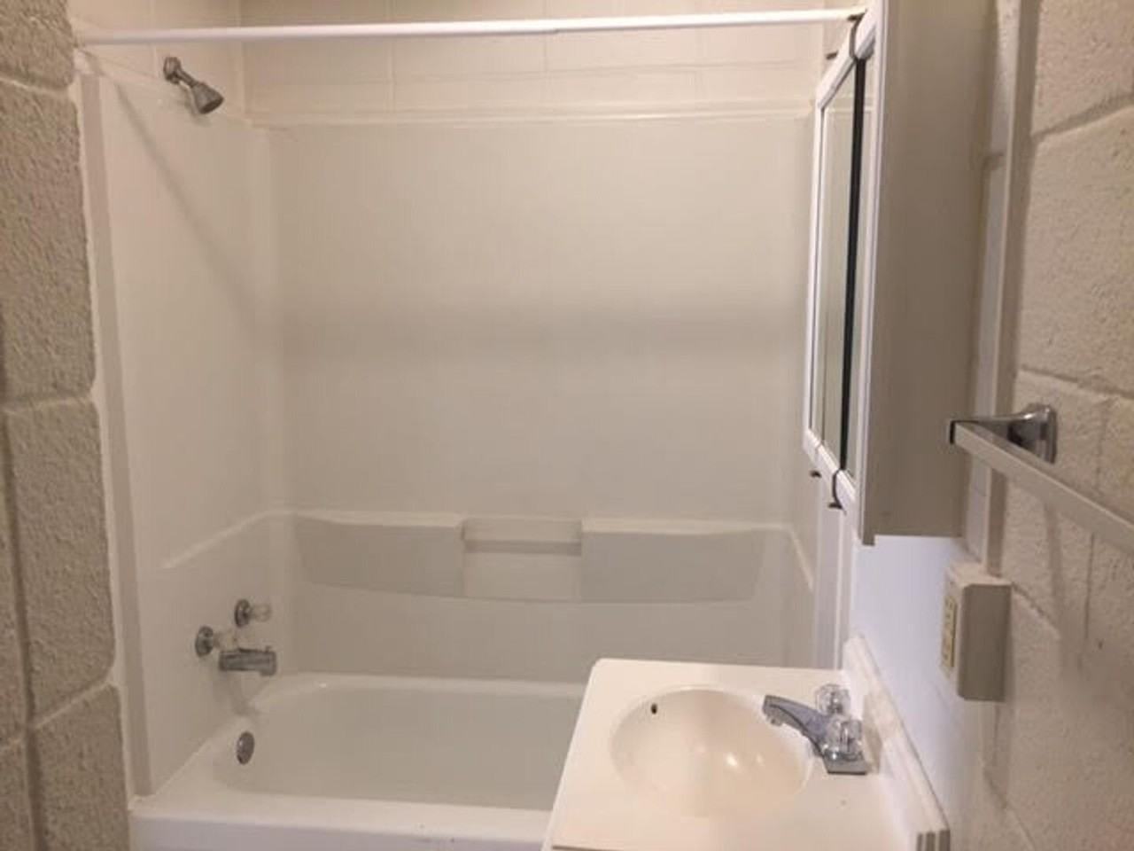 827 E Shawnee St - Photo 6 of 17