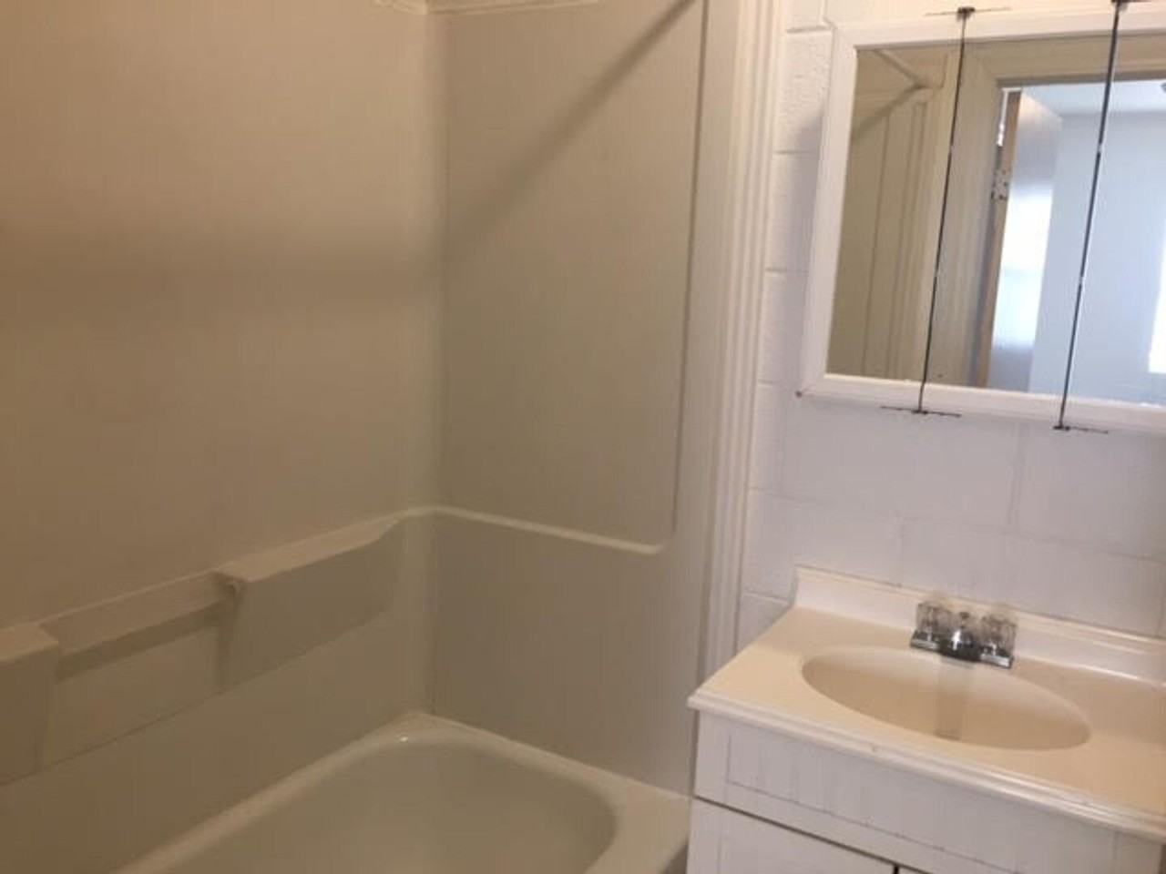 827 E Shawnee St - Photo 7 of 17