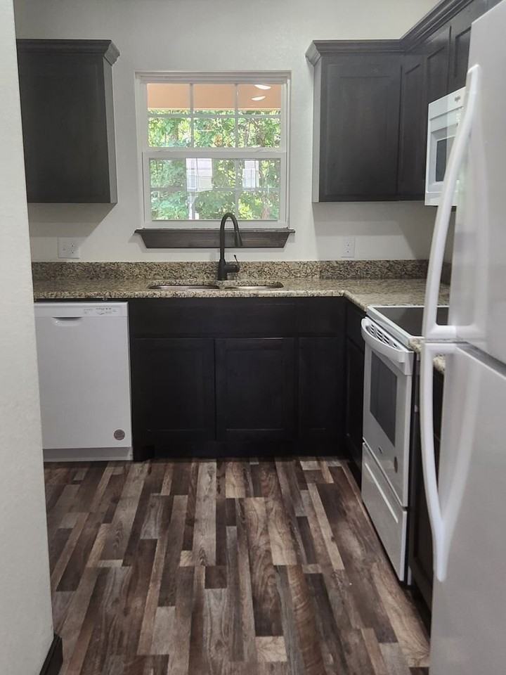 1026 &S Cherokee - Photo 2 of 13