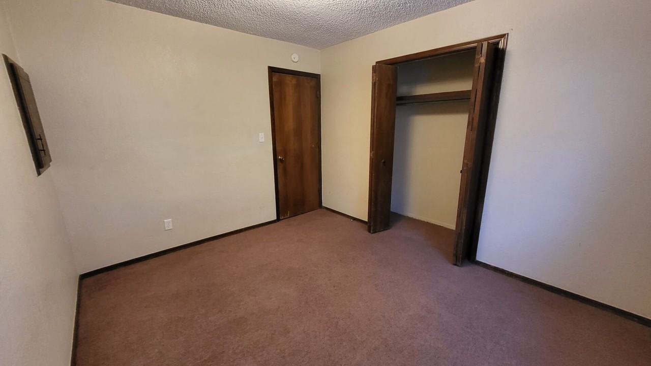 921 Callie Ave - Photo 5 of 13