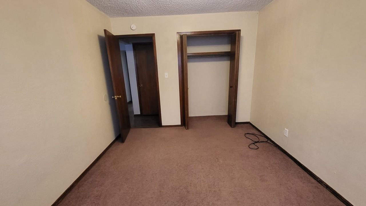 921 Callie Ave - Photo 7 of 13