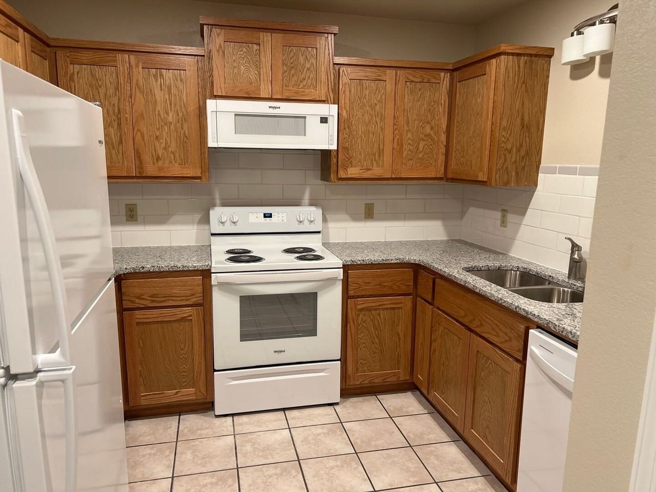 608 Rolling Hills Dr - Photo 4 of 11