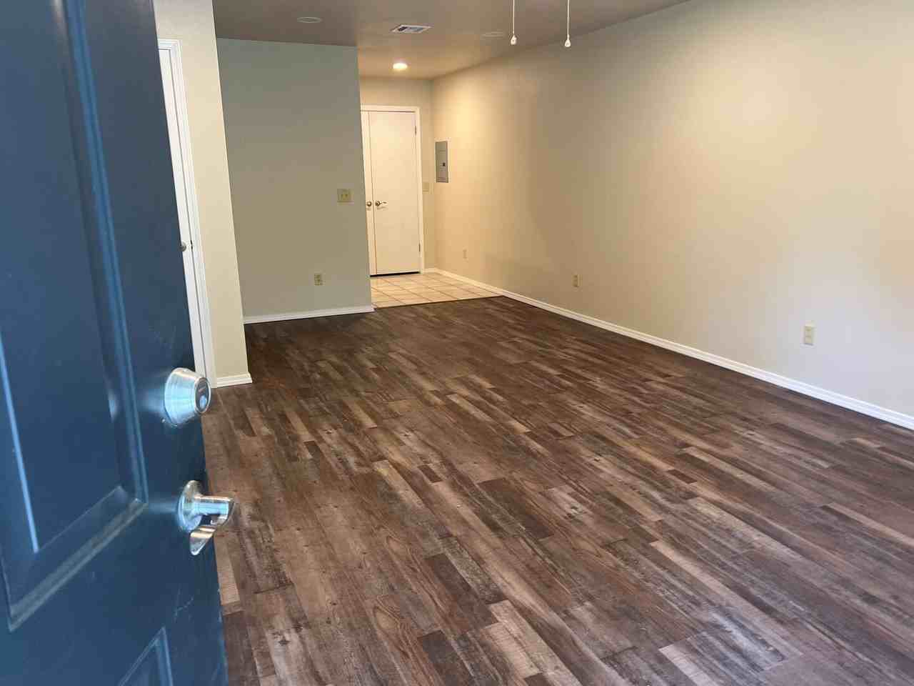 608 Rolling Hills Dr - Photo 6 of 11