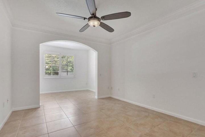 7101 Myrtlewood Circle West - Photo 2 of 8
