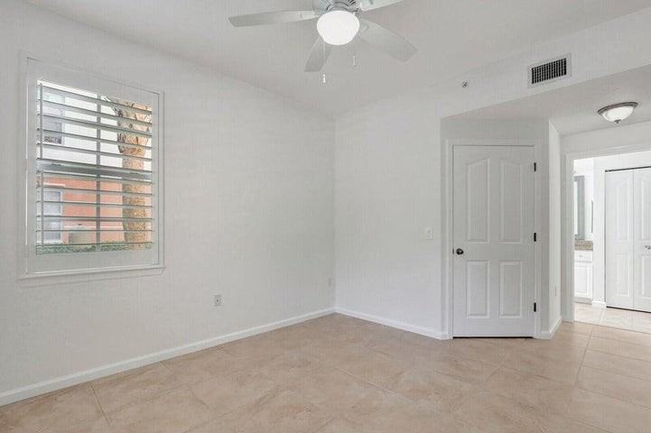 7101 Myrtlewood Circle West - Photo 4 of 8