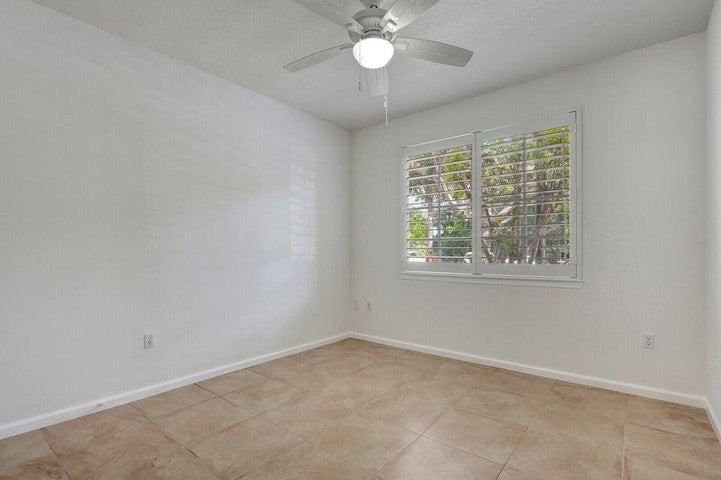 7101 Myrtlewood Circle West - Photo 6 of 8