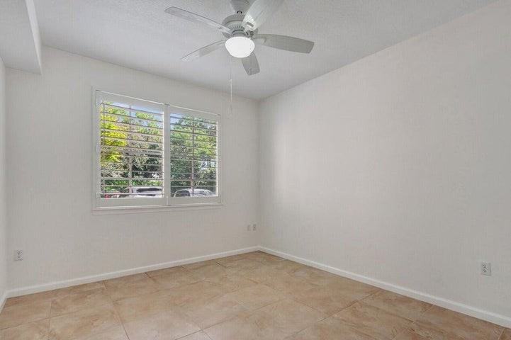 7101 Myrtlewood Circle West - Photo 7 of 8