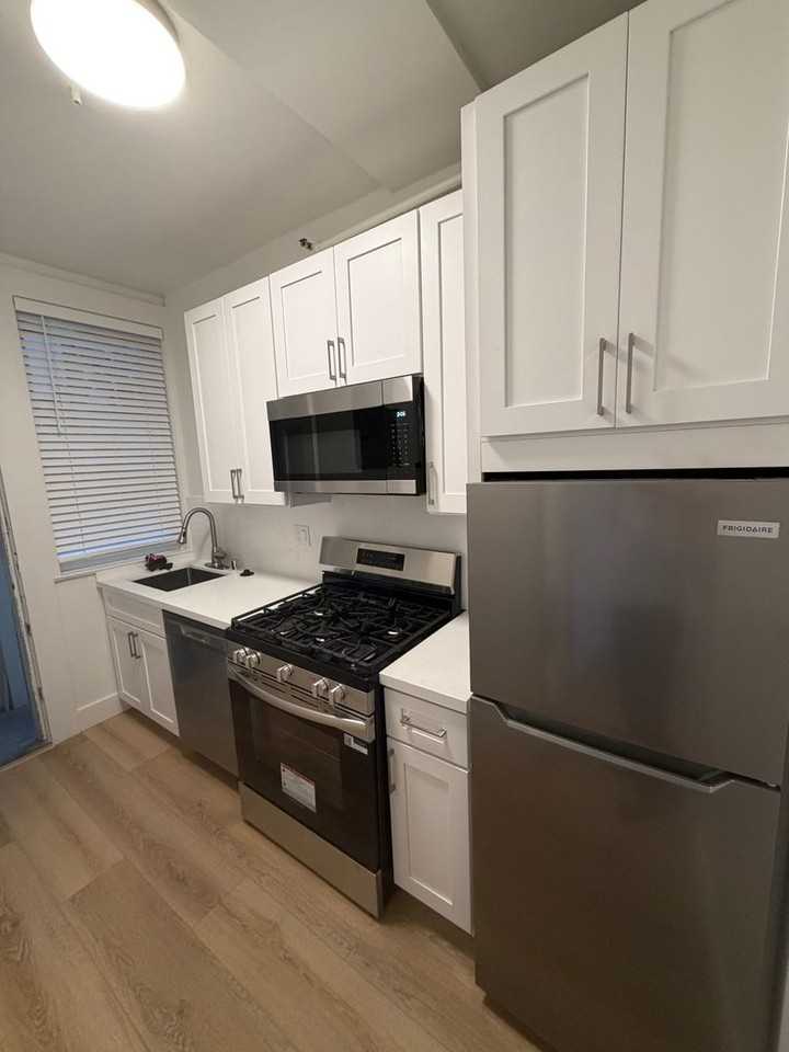 1674 Washington St #01 - Photo 3 of 6