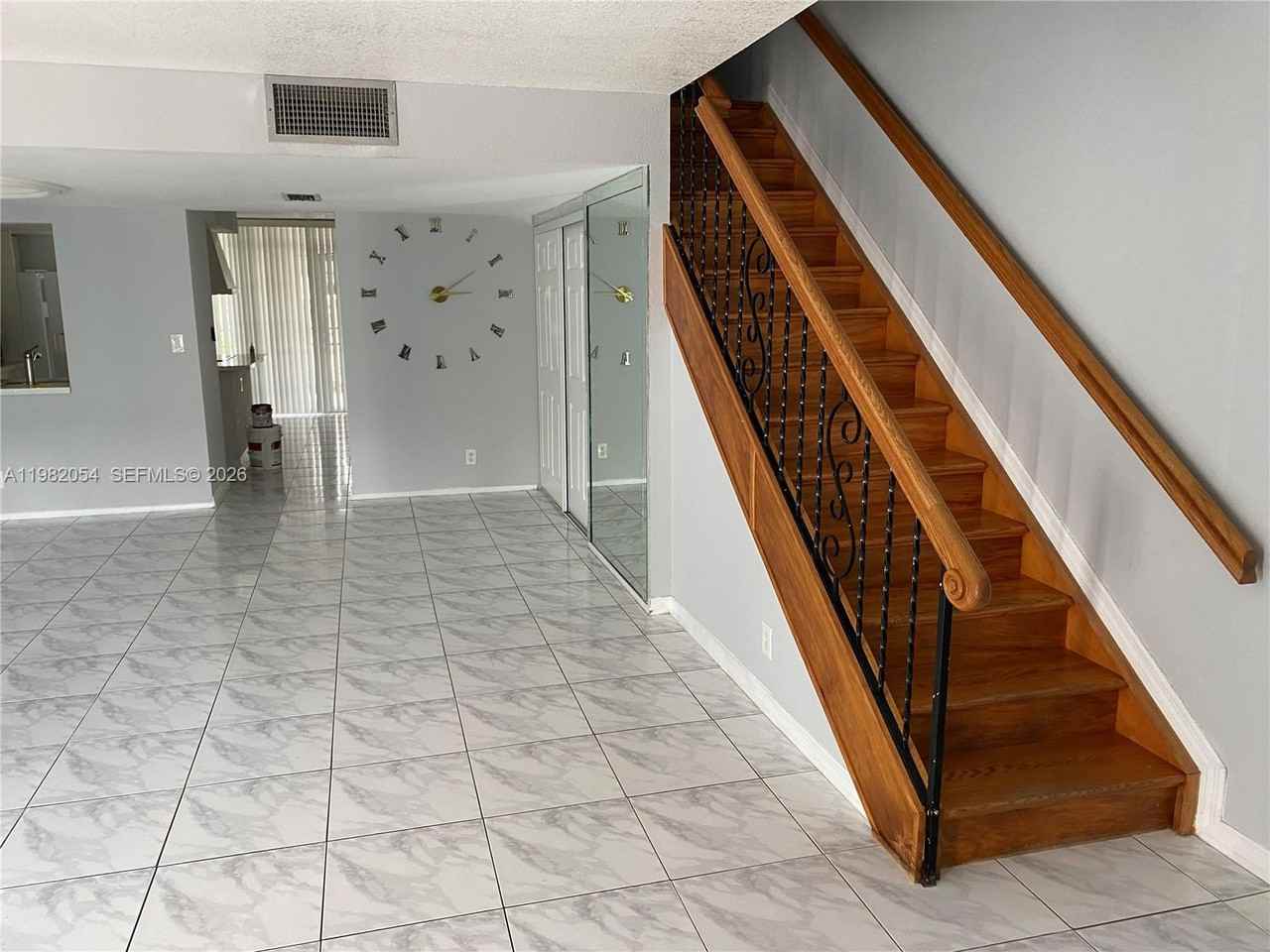 802 Ne 26th Ave #802 - Photo 3 of 10