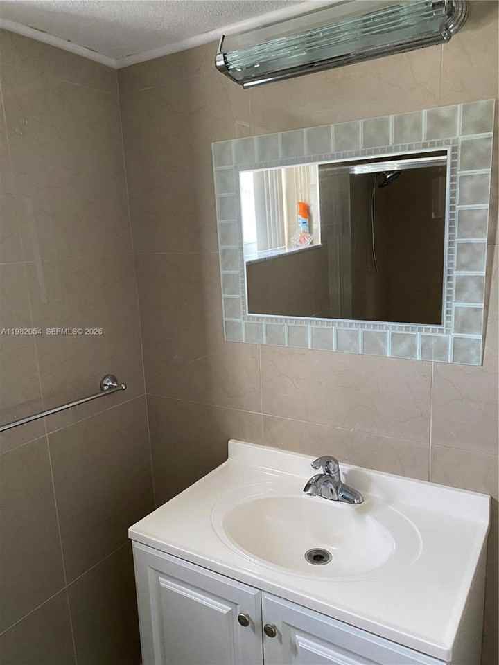 802 Ne 26th Ave #802 - Photo 5 of 10