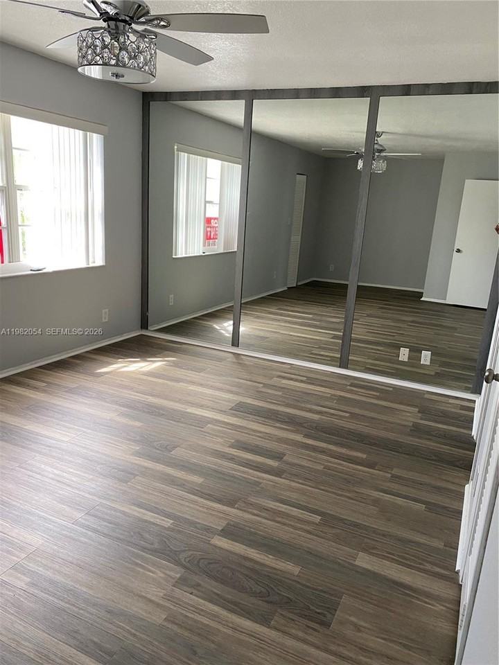 802 Ne 26th Ave #802 - Photo 6 of 10
