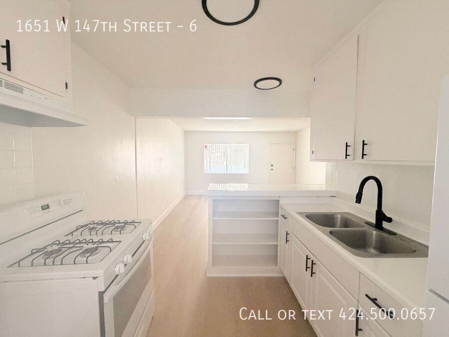 1651 W 147th St #6 - Photo 5 of 16