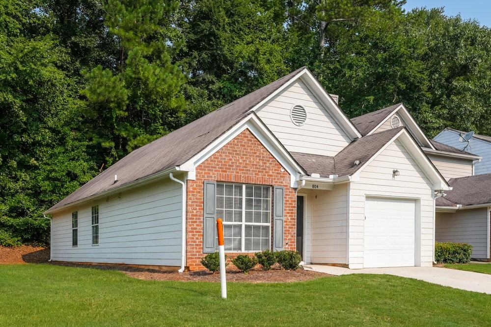 804 Hillandale Ln - Photo 3 of 16