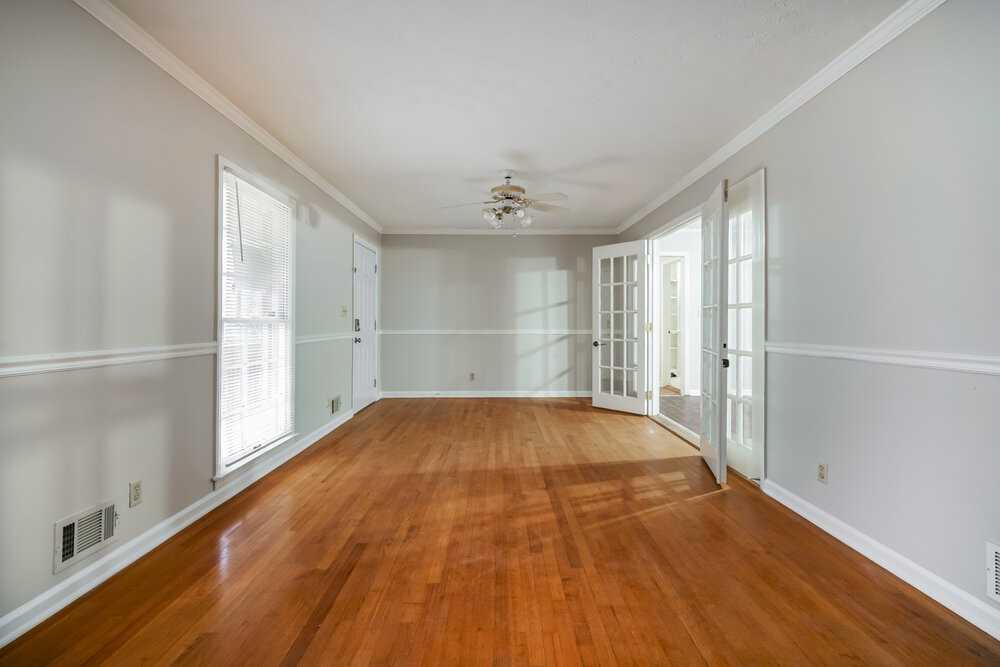 6166 Queens Rd - Photo 5 of 17