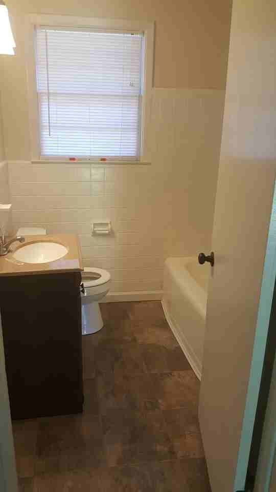 112 Lincoln St - Photo 3 of 9