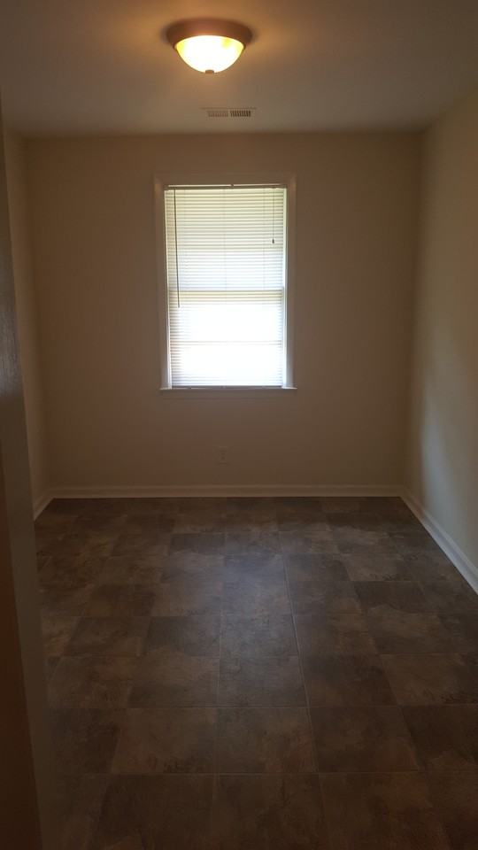 112 Lincoln St - Photo 7 of 9