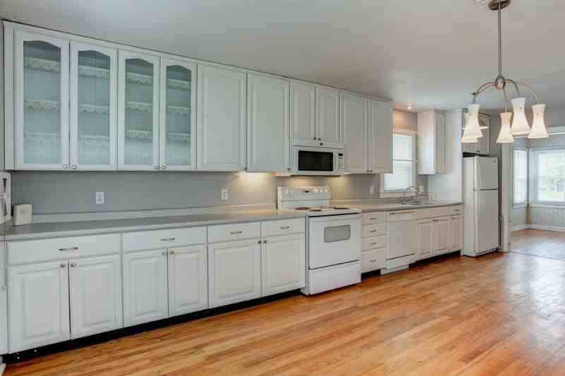 1306 Henning Ave - Photo 2 of 18