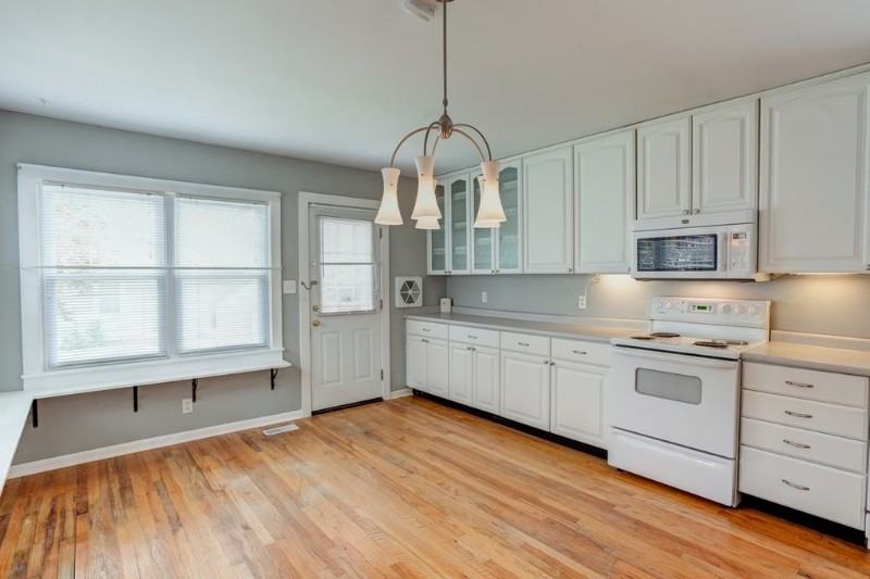 1306 Henning Ave - Photo 5 of 18