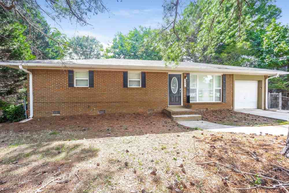 303 Mercer Dr - Photo 3 of 16