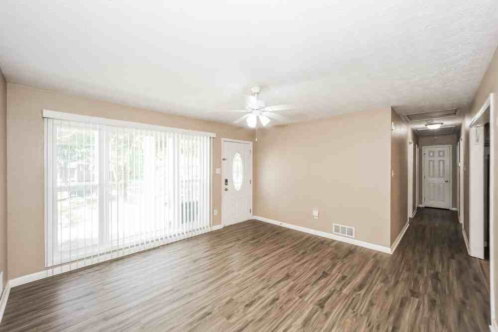 303 Mercer Dr - Photo 4 of 16