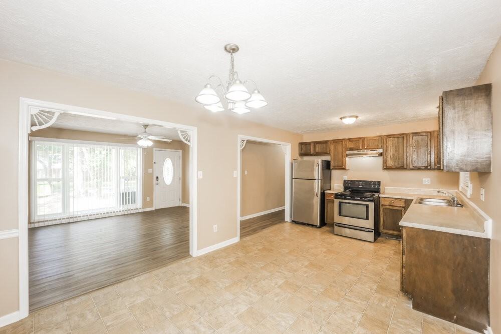 303 Mercer Dr - Photo 6 of 16