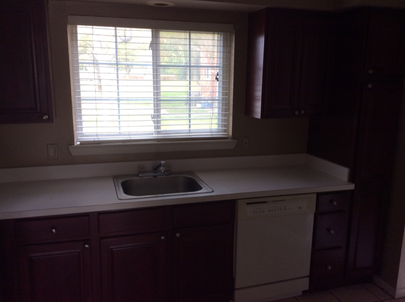 427 Fox Hills Dr N - Photo 2 of 14