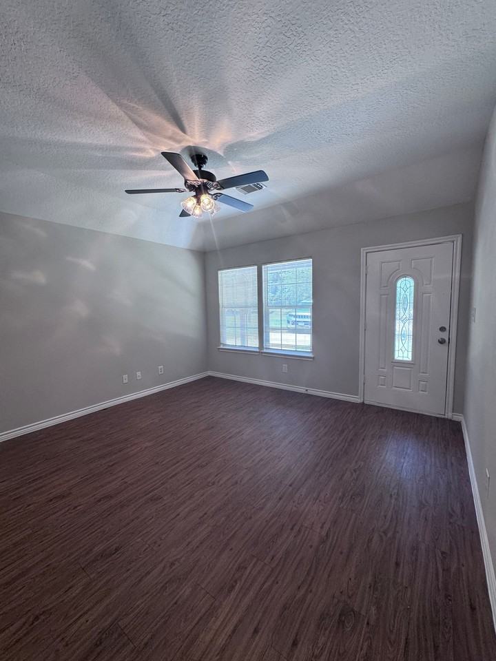 12551 Royal Lake Dr - Photo 4 of 16