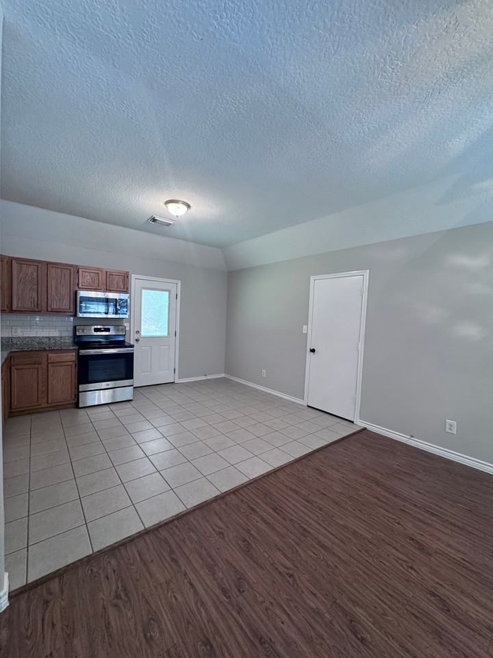 12551 Royal Lake Dr - Photo 5 of 16